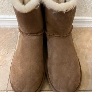 UGG Tan Suede Boots with Cream Fur with bows in back.